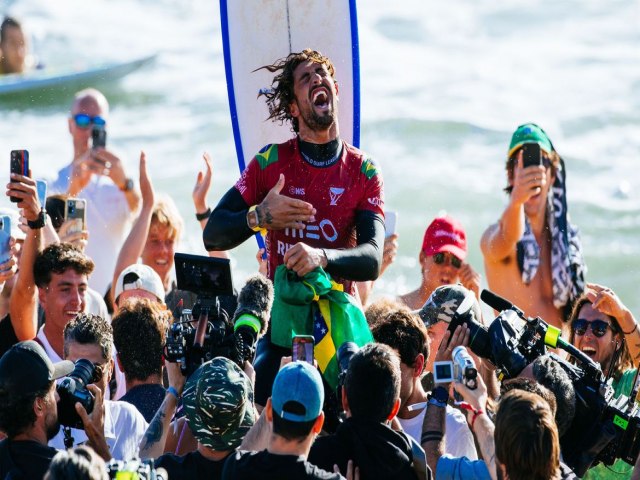 Brasileiro Joo Chianca vence etapa de Portugal do Mundial de surfe