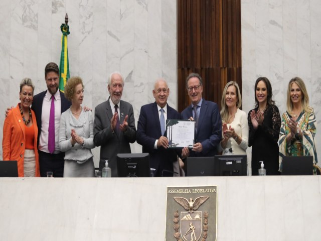 Cnsul-geral da Itlia em Curitiba, Salvatore Di Venezia,  homenageado na Assembleia Legislativa