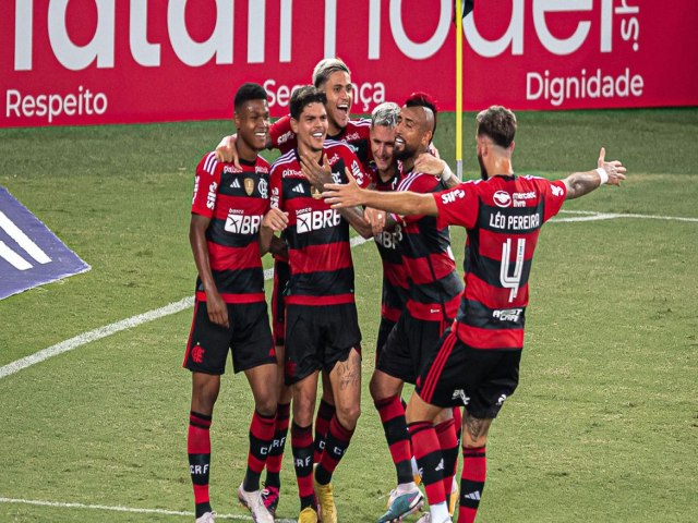 Flamengo espanta m fase e vence Coritiba na estreia do Brasileiro
