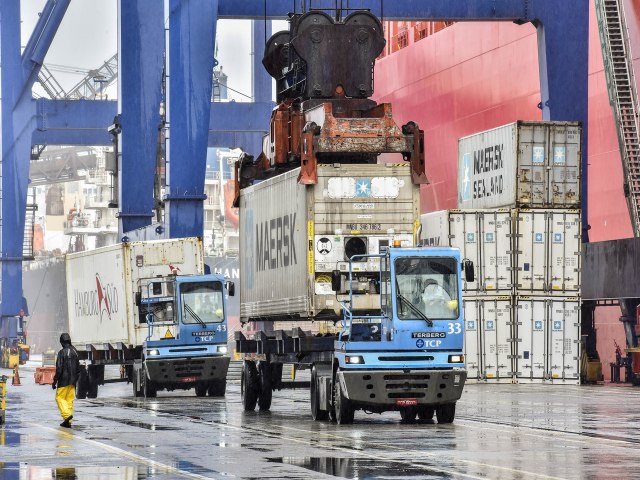 Paran bate recorde de exportaes em um primeiro semestre: US$ 12,1 bilhes