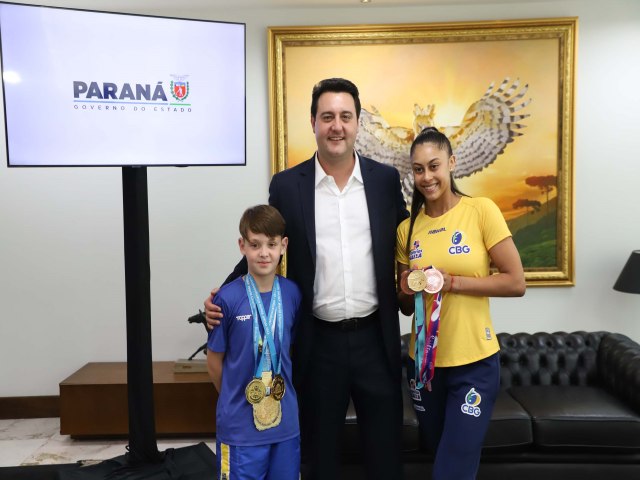Ratinho Junior recebe Brbara Domingos e Igor Schlosser, estrelas do esporte paranaense
