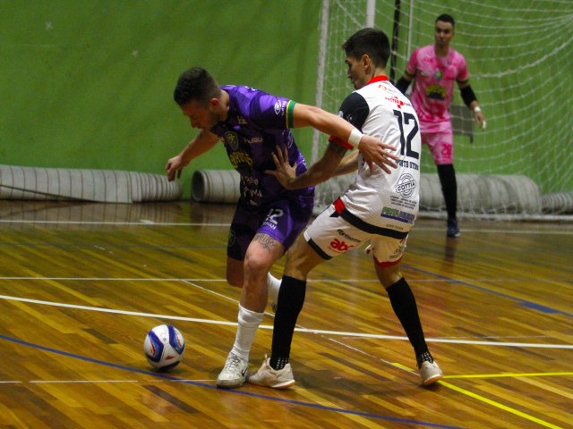 Em grande jogo, Pinhais Futsal vence Guara Futsal, por 7x6