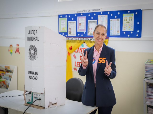 Nina Singer  reeleita prefeita de So Jos dos Pinhais com 54,89% dos votos