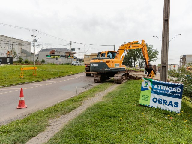 Construo de acesso para nova pista causa desvio na Avenida Maring