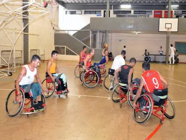 Curso de formao capacita treinadores na modalidade basquete em cadeira de rodas