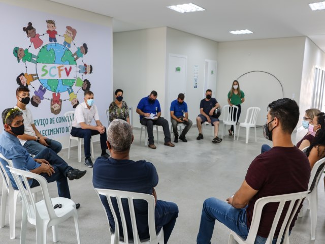 Reunio apresenta obras que moradores do Alto Tarum recebero