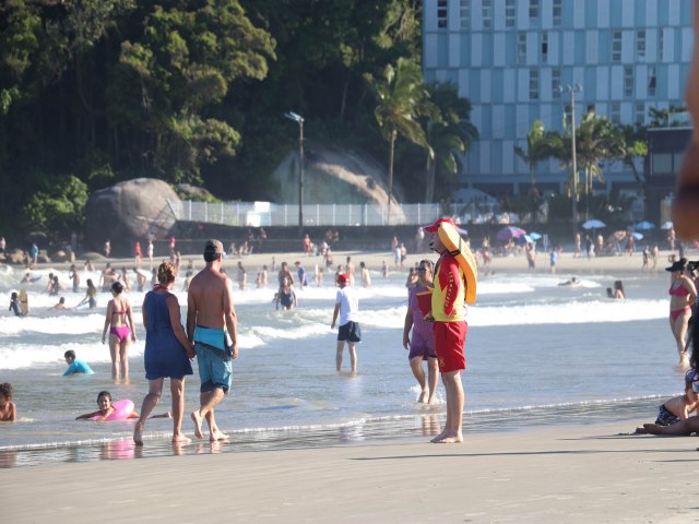 Bombeiros salvam 124 banhistas em oito dias de trabalho no Litoral