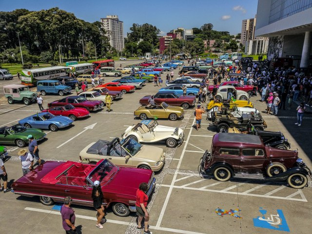 Detran-PR e Senatran lanam o novo modelo de placa preta para veculos de coleo