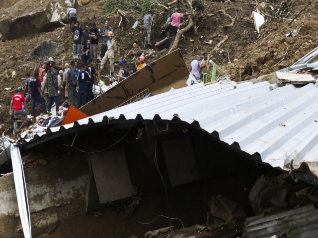 Em Petrpolis, prefeito quer ajuda para monitorar Morro da Oficina