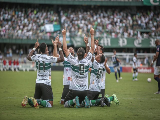 Coxa na semifinal do Paranaense