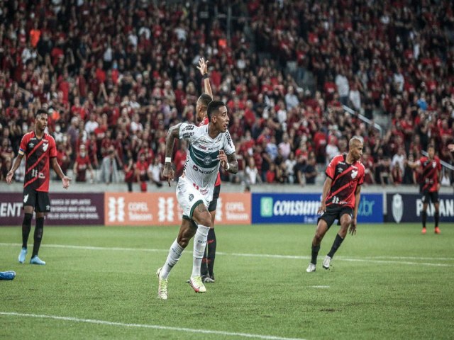 Coritiba sai na frente do Athletico-PR por vaga na final do Paranaense