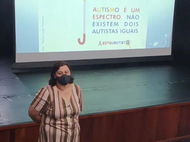 Semana do Autismo: Palestra promove a troca de experincias entre profissionais da Cultura e pessoas com TEA