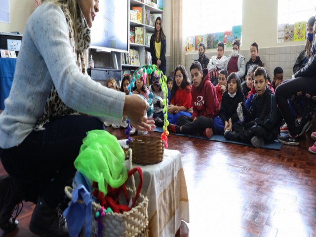 Secretaria de Educao lana projeto Viagem Literria nas escolas de Pinhais