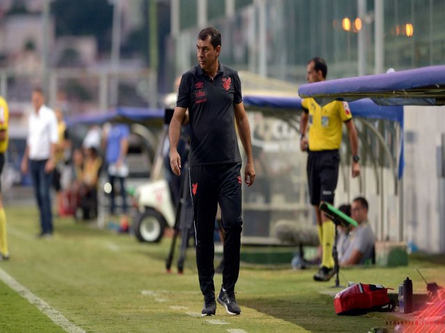 Tcnico Carille  demitido horas aps goleada do Athletico na Bolvia