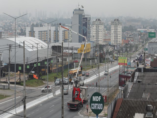 Rodovia Leopoldo Jacomel ganha iluminao em LED