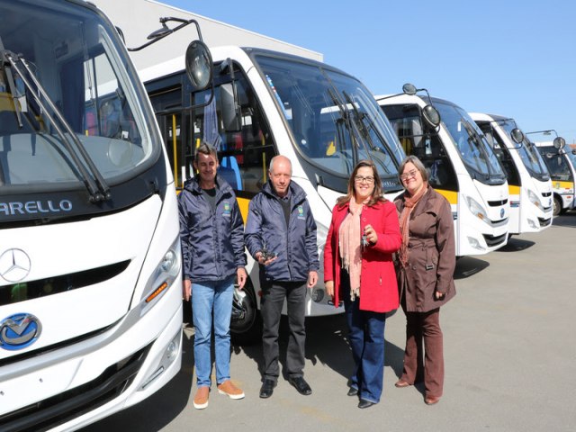 Secretaria de Educao adquire novos nibus para o transporte escolar