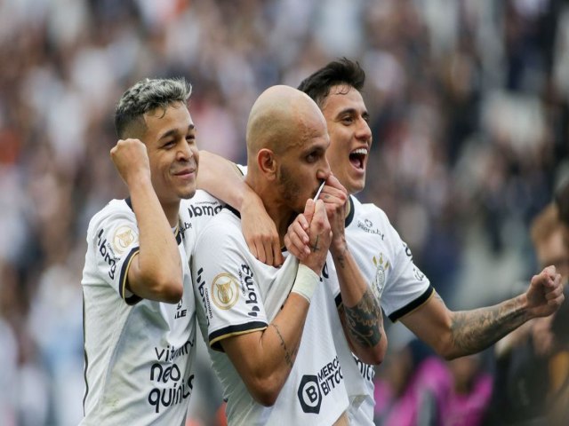 Corinthians vence Gois e empata em pontos com lder Palmeiras