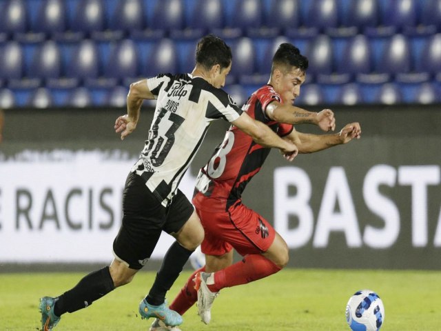 Libertadores: Athletico-PR arranca empate com Libertad e avana