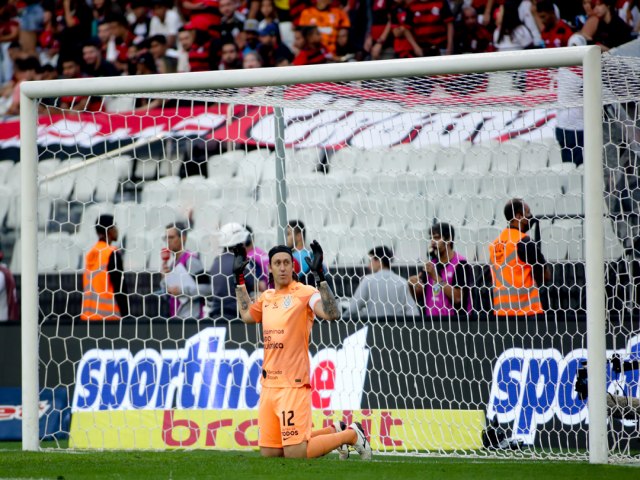 Corinthians vence o Flamengo por 1 a 0 na Neo Qumica Arena e volta  vice-liderana