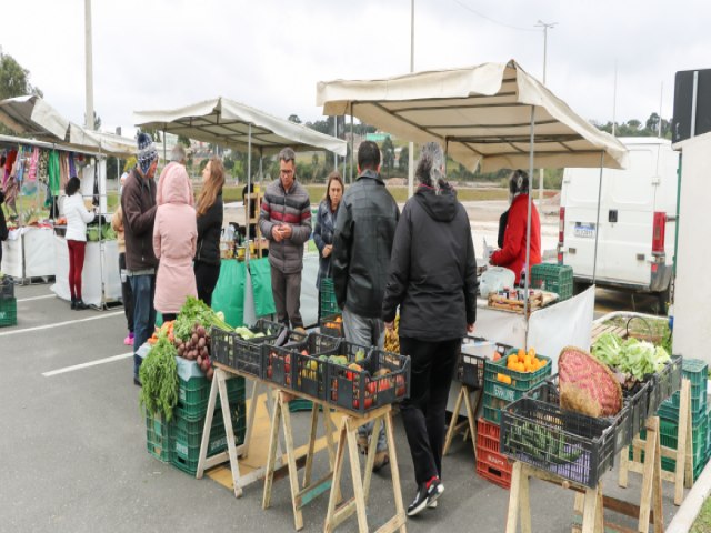 Feira Agroecolgica de Pinhais atraiu comunidade no Parque das guas