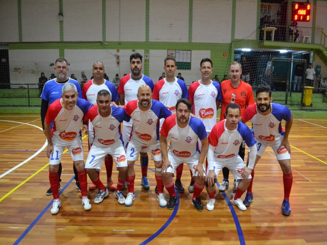 Seleo Master de Curitiba vence amistoso no Poliesportivo