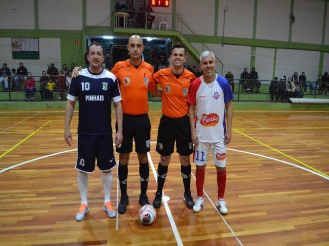 Selees de Pinhais e Curitiba fizeram amistoso com Ricardinho neste sbado (15)