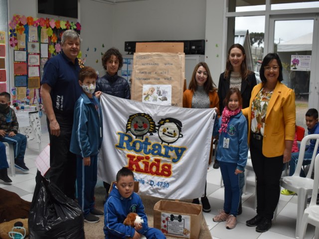 Alunos da Escola Municipal Jos Brunetti arrecadam 150 kg de tampinhas para compra de rao