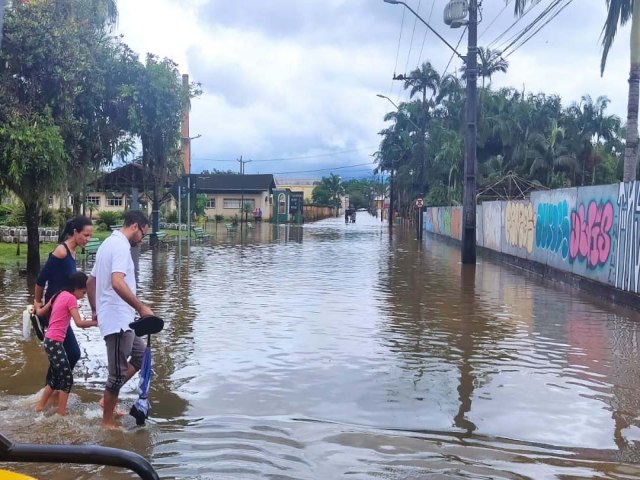 Sobe para 4,2 mil o nmero de pessoas atingidas pelas chuvas no Litoral e RMC