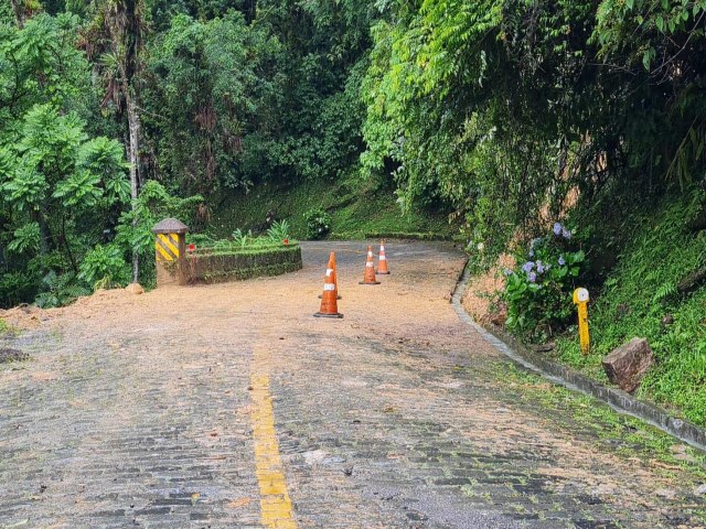 Estrada da Graciosa permanece fechada para avaliao de novos danos no pavimento