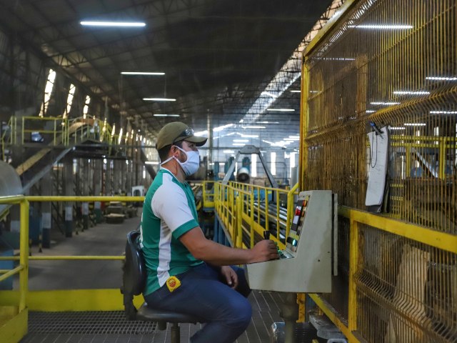 Paran supera a marca de 3 milhes de pessoas com empregos formais