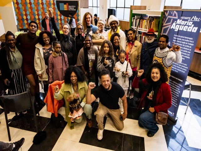 Biblioteca Pblica do Paran inaugura Estante Afro  Maria gueda com mais de 500 livros