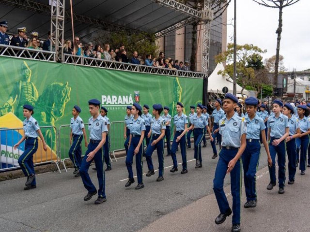 Alunos de rede estadual participam do 7 de setembro em Curitiba e diversas cidades