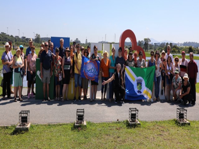 Pinhais recebe turistas do municpio de Rebouas