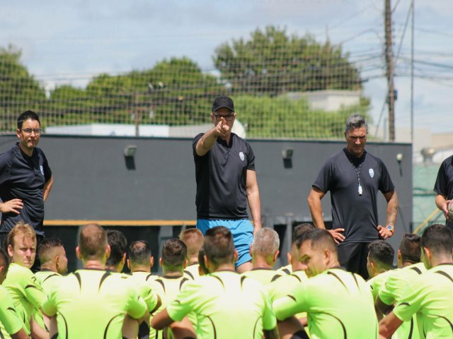 rbitros da Federao Paranaense de Futebol faro pr-temporada para a 3 Diviso