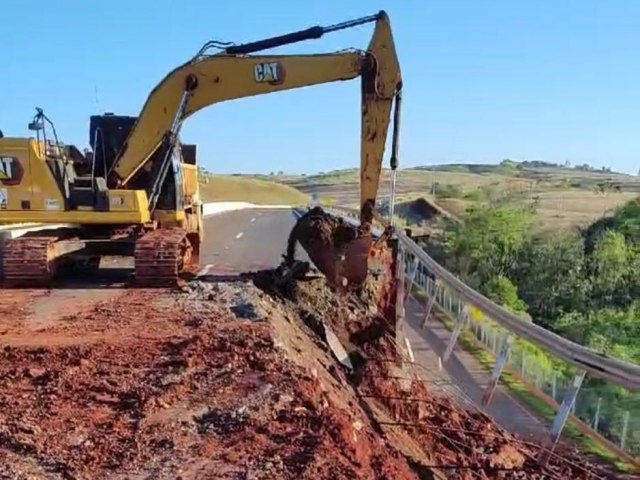 Viaduto interditado na PR-445 tem uma das marginais liberadas