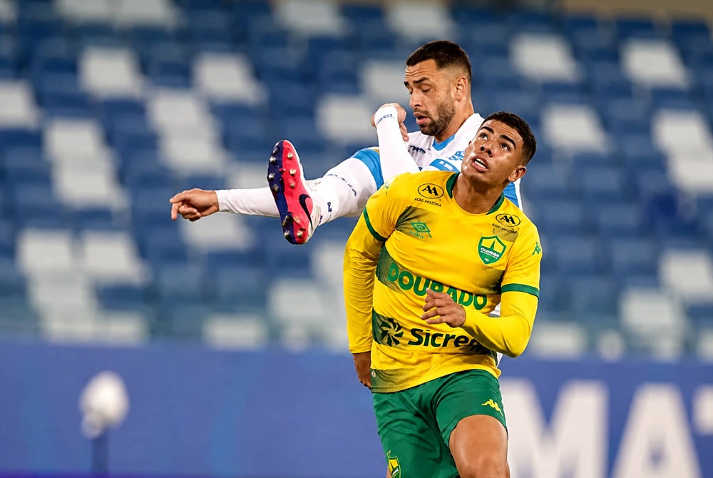 Londrina sai na frente na Arena Pantanal mas cede empate ao Cuiab�