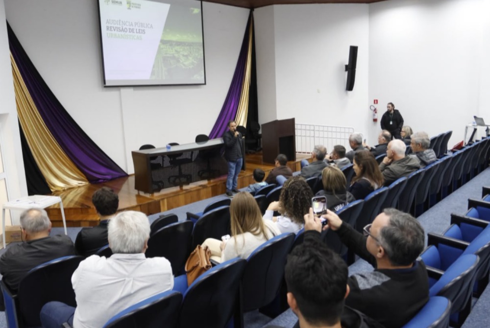 Audi�ncia p�blica re�ne comunidade para revis�o das normas urban�sticas de Pinhais