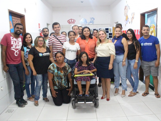 Jovens moradores do Bairro Tancredo Neves ganham curso preparatório para concurso
