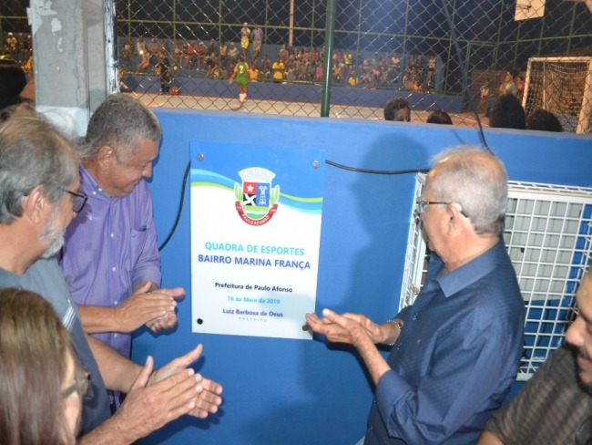 Comunidade do Marina Frana prestigia inaugurao da quadra poliesportiva e assinatura para construo de Escola Modelo 
