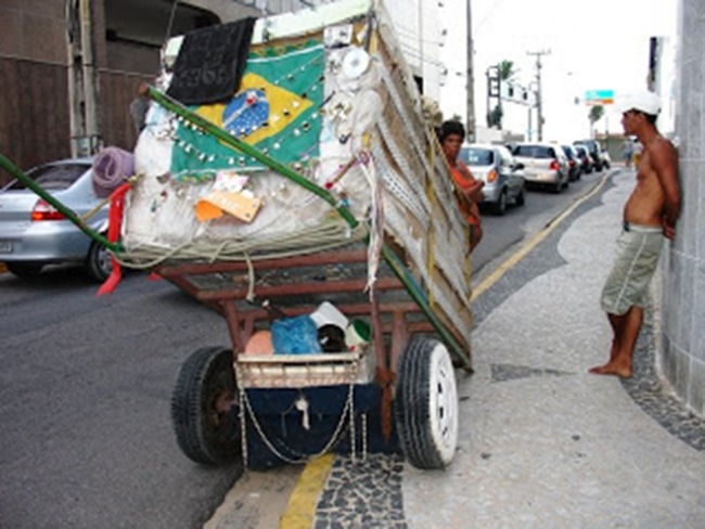 A tremenda injustiça social no Brasil - dez reais para o companheiro da carroça