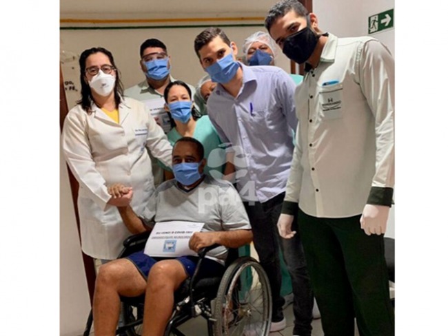 Aps mais de um ms internado, Dr. Danilo Souza se recupera da Covid-19 e tem alta da UTI