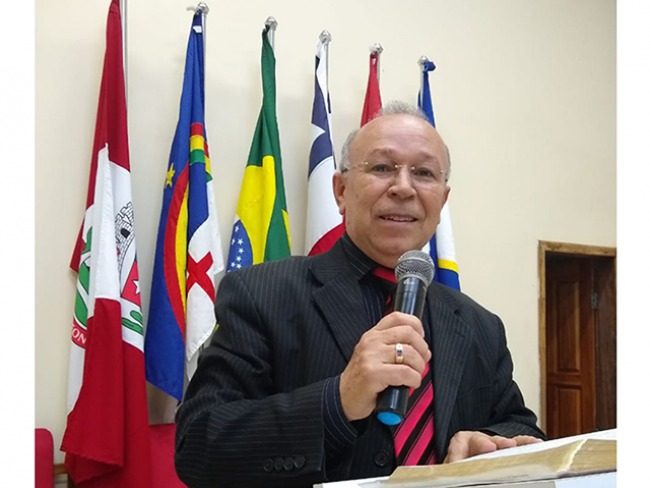 Pastor agradece ao prefeito Luiz de Deus por ordenar reabertura das igrejas