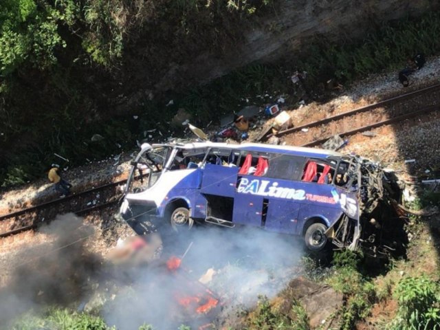 Prefeitura de Mata Grande, no interior de AL, decreta luto de 3 dias por mortos em tragédia com ônibus