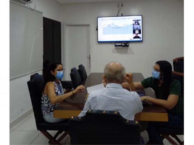 Prefeito Luiz de Deus participa de videoconferência com a Sesab sobre número da covid-19 no município e região