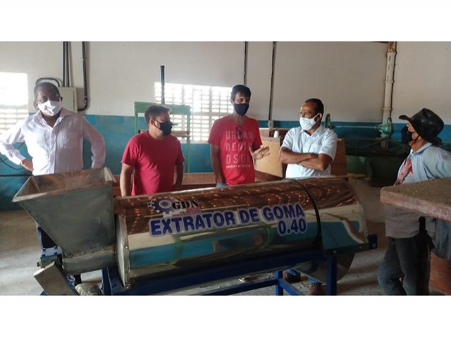 Prefeitura e Diocese realizam doação de maquinário para o Bonomão