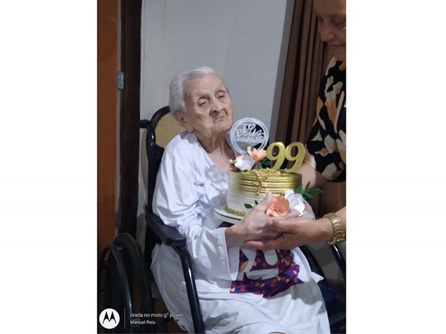 Dona Diva Barboza Reis, 99 anos. Celebrando a vida!