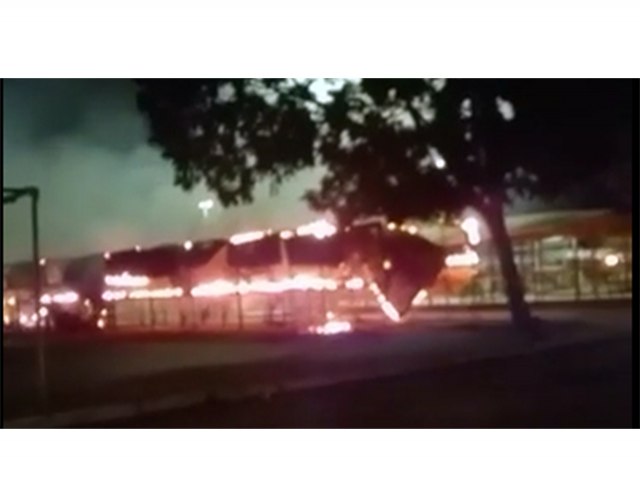 Grande incêndio nas barracas da feira livre do CEASA!
