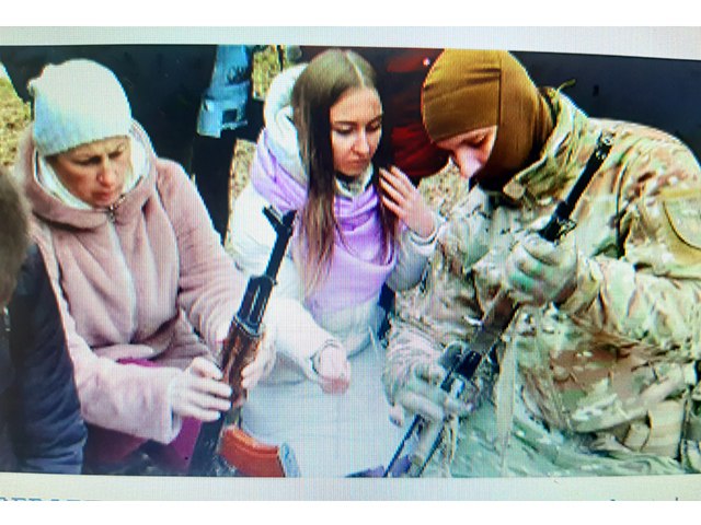 Dia Internacional da Mulher, a bravura da mulher da Ucrânia - As ucranianas pegam em armas para se defender 