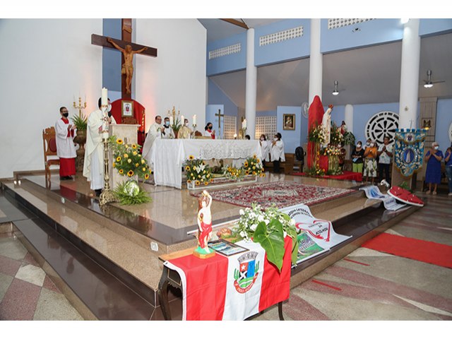 Servidores municipais participam do novenário de Nossa Senhora de Fátima em homenagem a educação e funcionários públicos 