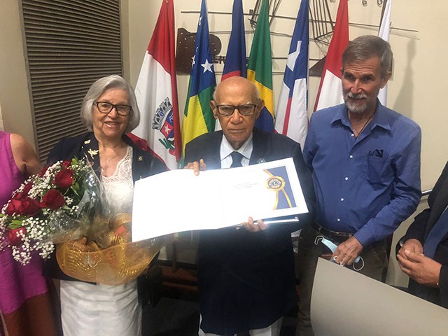 Lions realiza Conselho Distrital em Paulo Afonso e homenageia o patrono do evento, Jugurta Nepomuceno Agra, com o ttulo de Scio Honorrio